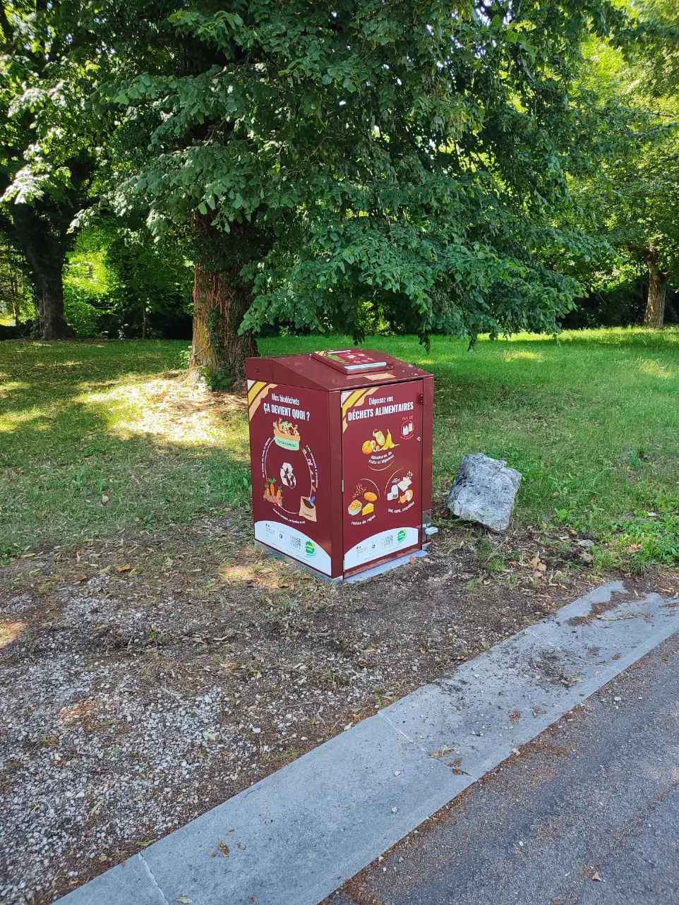 Abri-bac biodéchets Is-sur-Tille